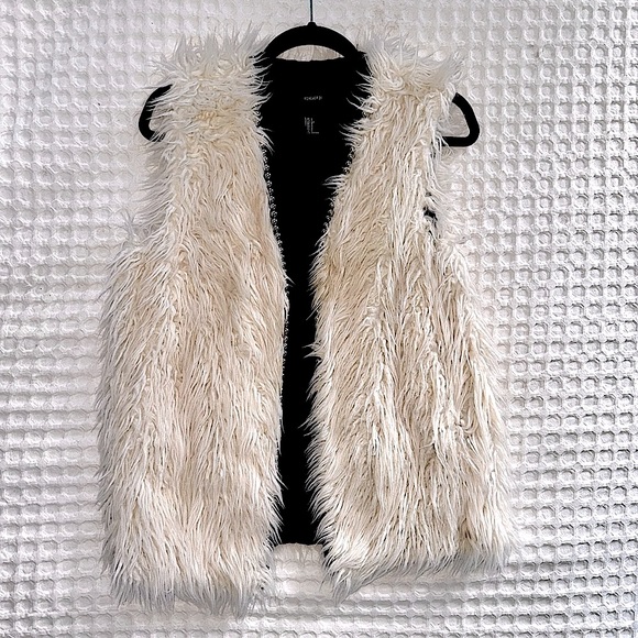 Forever 21 Faux-Fur Vest - Picture 2 of 4